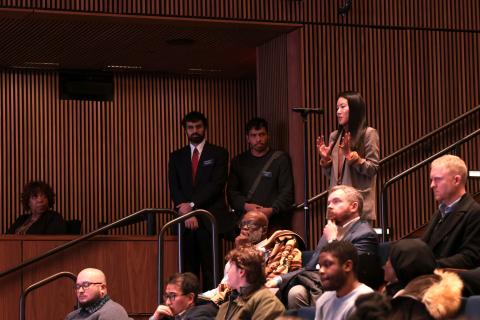 Bonnie Koo asking a question at a microphone